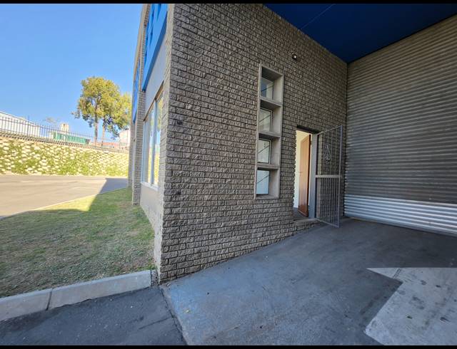 580M² WAREHOUSE TO LET IN HALFWAY GARDENS